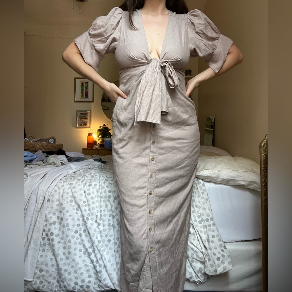 NWT Free People grey/tan linen dress with a tie detail and wooden buttons